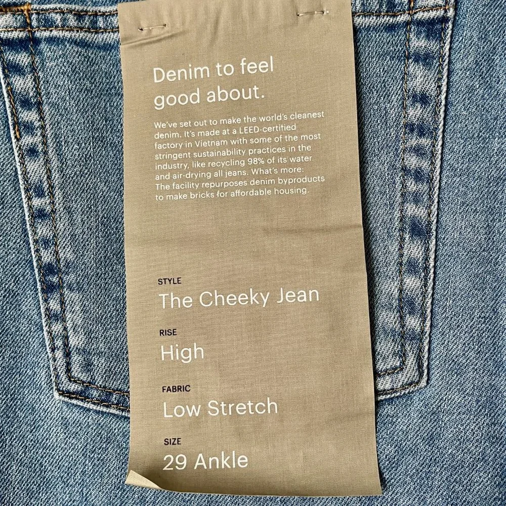 EVERLANE // The Cheeky Jean Ankle Length in Sky Blue - Picture 4 of 5
